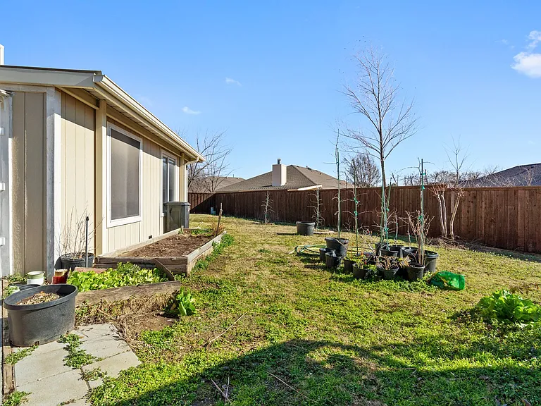 107 Loda Ct — Photo 13