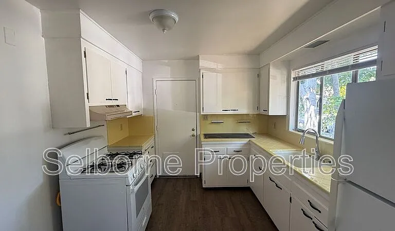 527 Callan Ave #1 — Photo 7