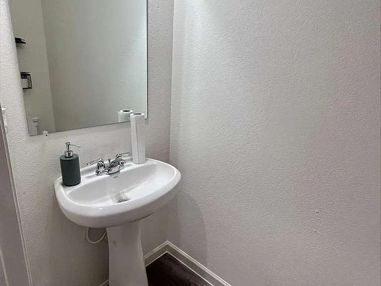 506 Valley View Dr — Photo 18