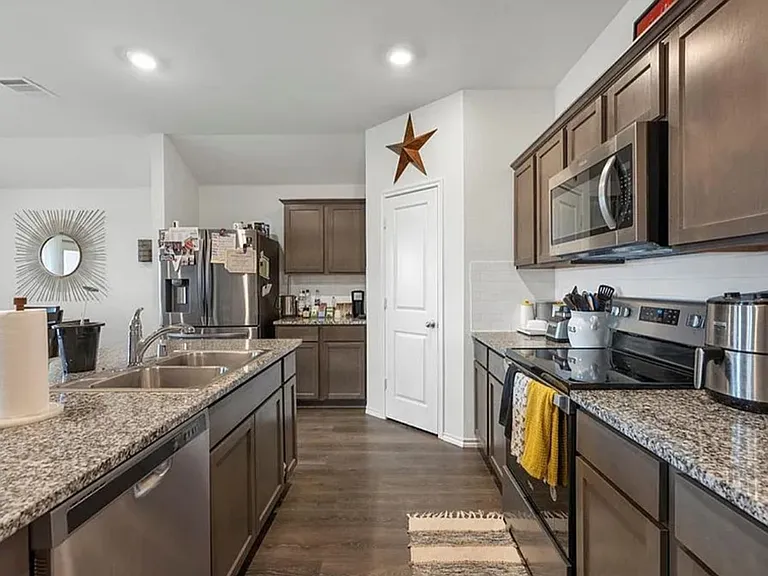 1304 Lowhill Dr — Photo 14