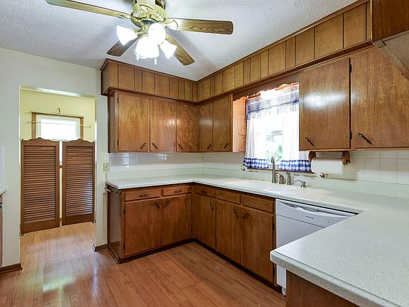 4th image of 4211 W Tilden St