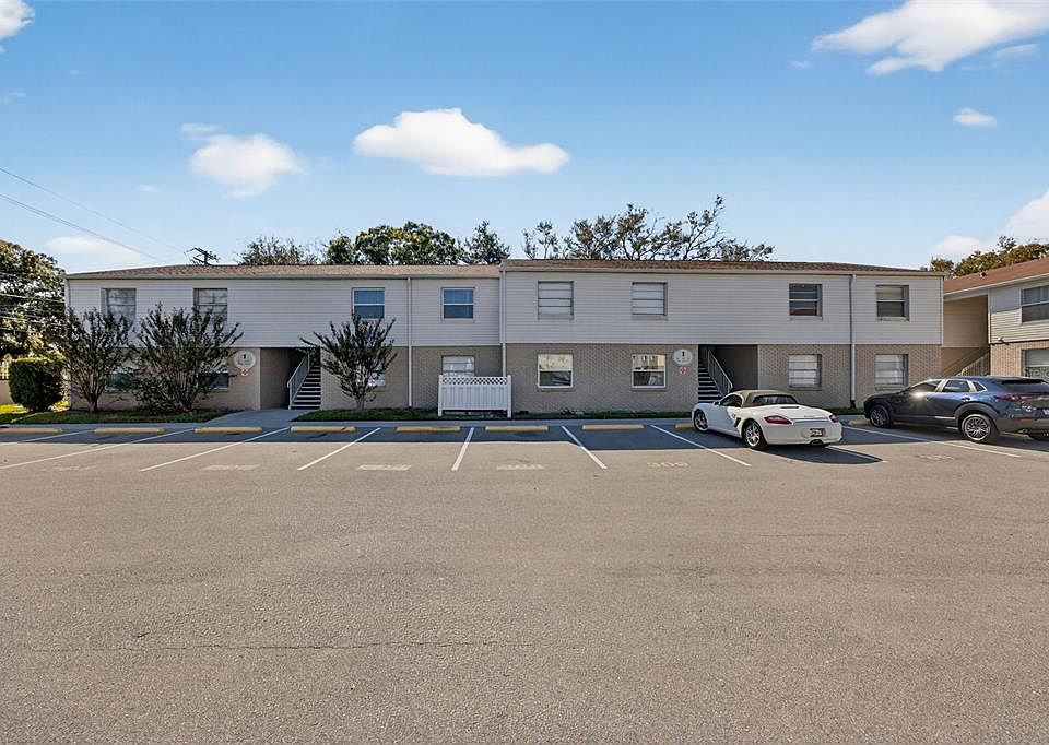 1st image of 7210 N MANHATTAN AVENUE #124