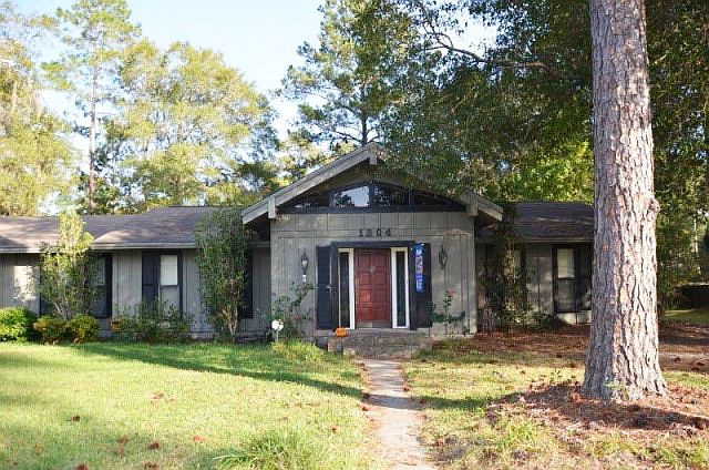 1st image of 1304 Forest Way