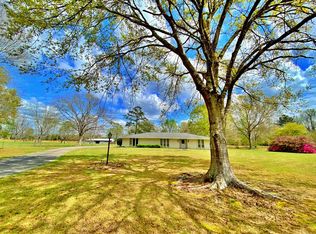 211 Grover Barrett Rd, Picayune, MS 39466