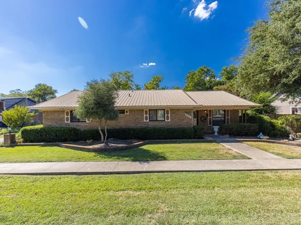520 S Preston St, Wolfe City, TX 75496