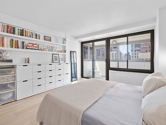 3rd image of 142 E 16th St APT 11G