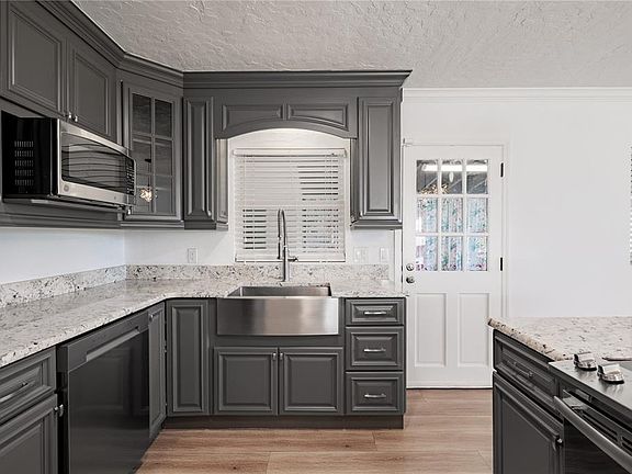 4th image of 3518 Fairway Ln