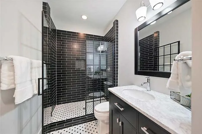 414 Hyde Park Blvd — Photo 3