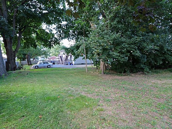 2nd image of 184 Howard St