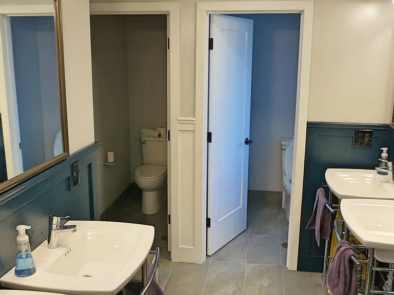 2323 NW Monroe Ave — Photo 8