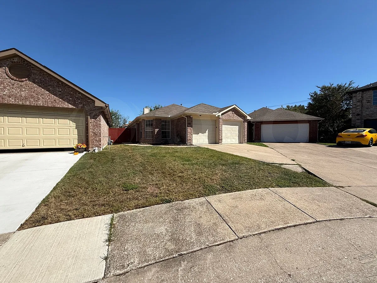 3 bed, 2.0 bath, 1186 sqft, $1,799 — Photo 2