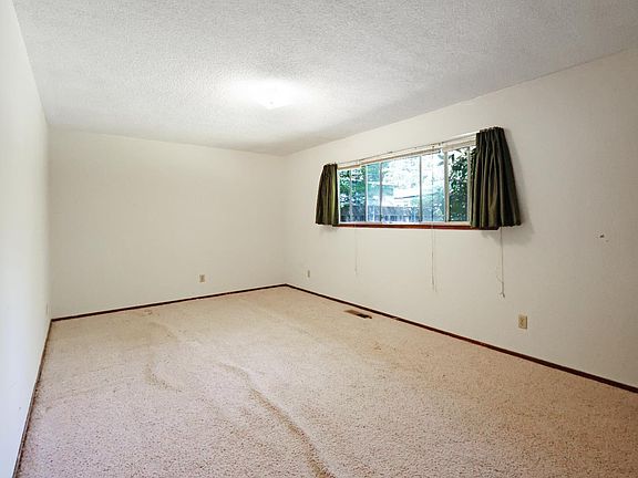 5th image of 19688 Murphy Rd