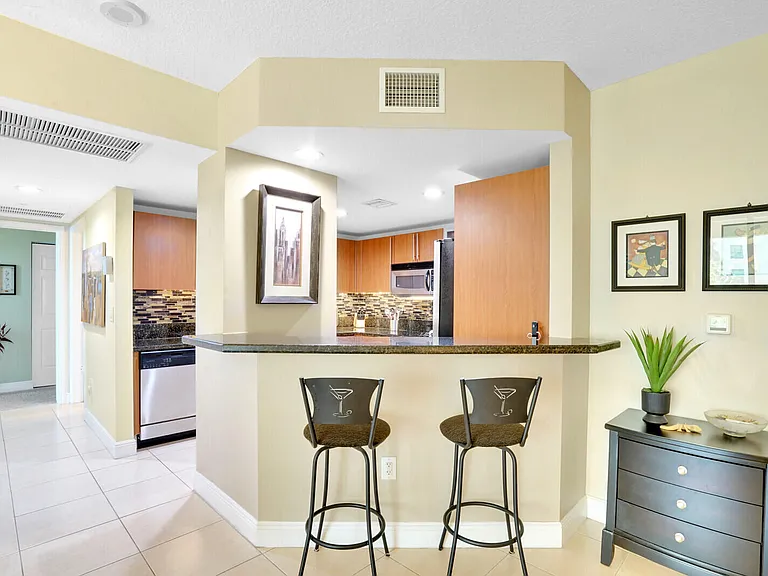 610 Clematis St #401 — Photo 7