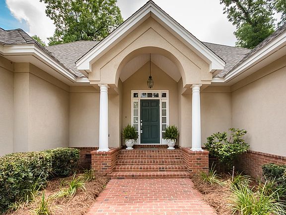 2nd image of 2 Crestwood Cir