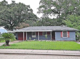 315 Cypress St, Lake Jackson, TX 77566