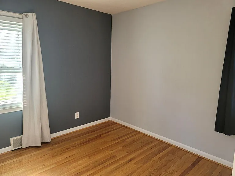 1322 Cherokee Ave — Photo 6