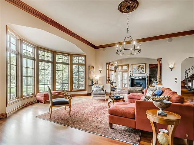 5 bed, 5800 sqft, $1,600 — Photo 2