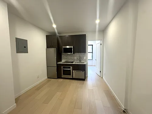 225 E 25th St #5D Photo 1