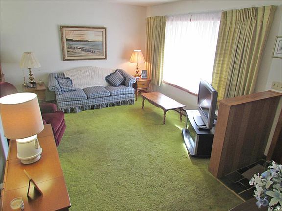 2nd image of 1401 Camelia Ave