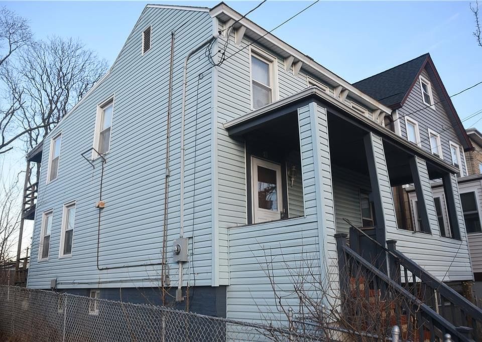 2nd image of 95 Townsend St