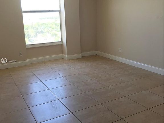 5th image of 2020 NE 135th St APT 802