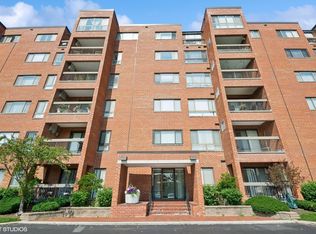 600 Naples Ct APT 107, Glenview, IL 60025