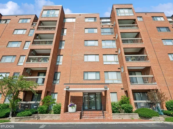 600 Naples Ct APT 107, Glenview, IL 60025