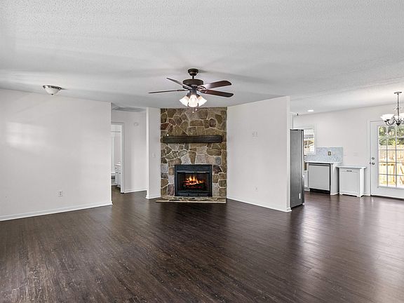4th image of 1013 Gibbs Rd