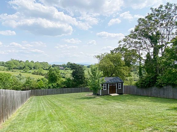 5th image of 50 Greenview Dr