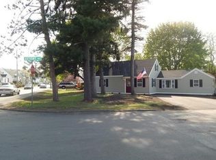 31 Forest St, Peabody, MA 01960