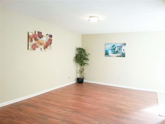 2nd image of 902 N Shore Dr