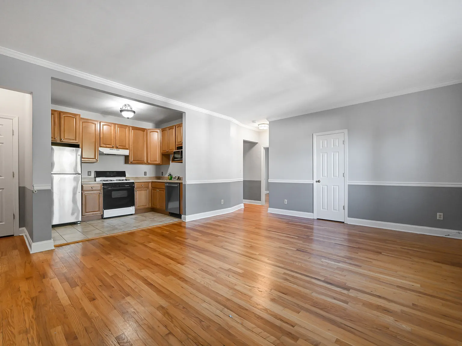 2 bed, 806 sqft, $2,400 — Photo 2
