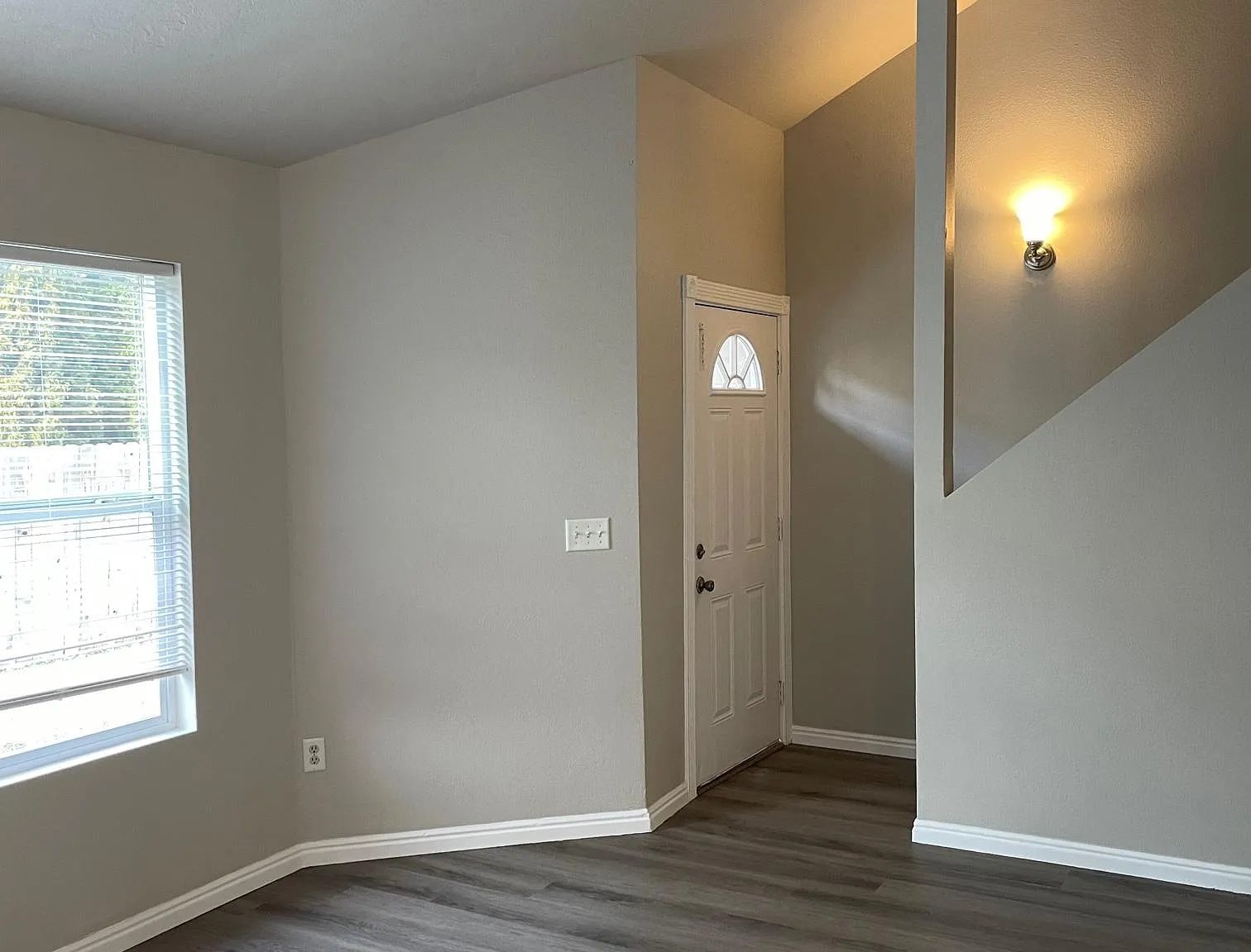 2 bed, 975 sqft, $1,695 — Photo 2