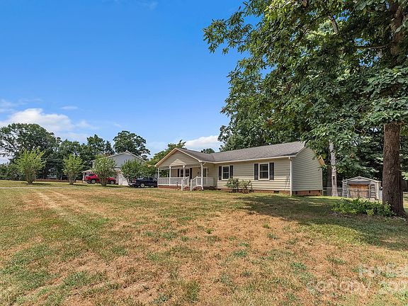 3rd image of 3606 Baywoods Ct