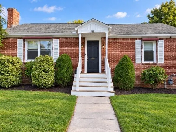 204 Knollwood Ave, Cranston, RI 02910