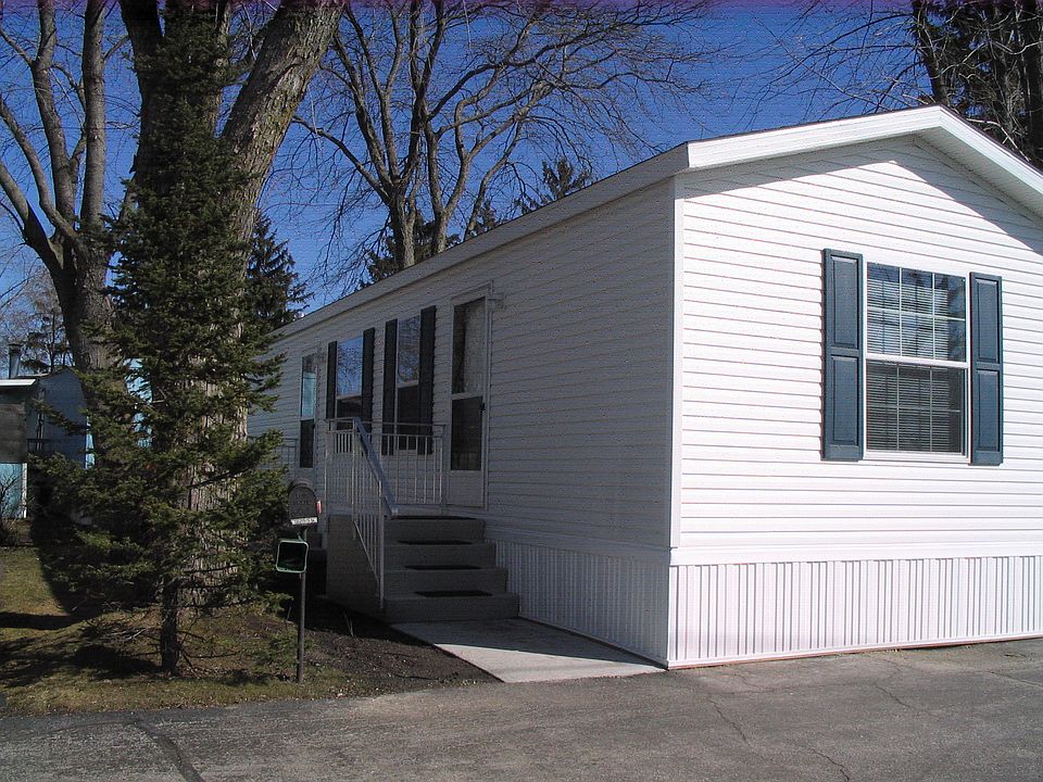1st image of 32551 N West Ln