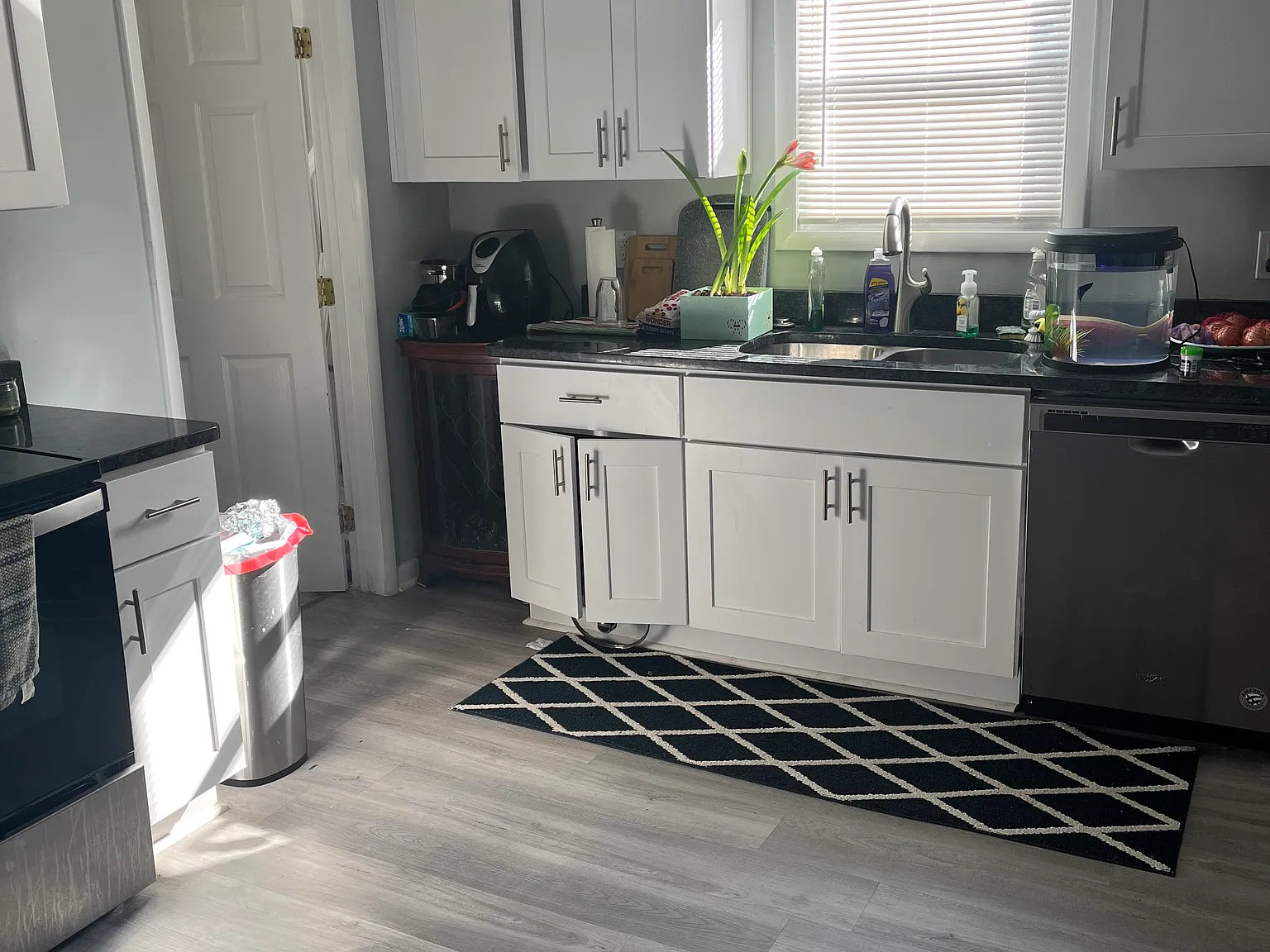 1 bed, 1.5 bath, 1640 sqft, $1,100 — Photo 3