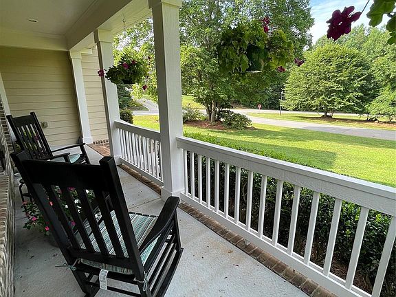 4th image of 3223 Mountain Creek Dr