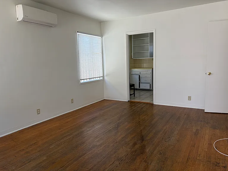 3205 N Angelus Ave — Photo 3