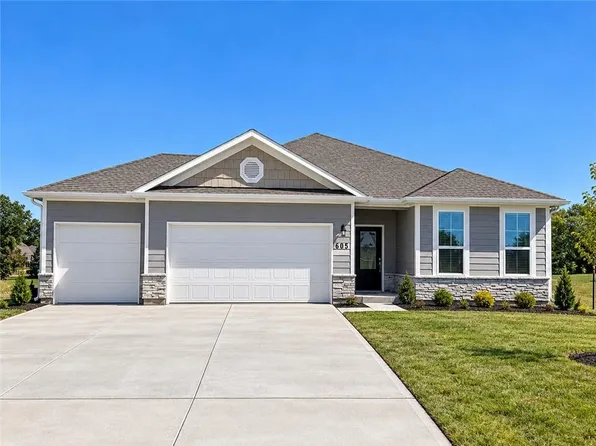 605 SW Edgewood Meadows Dr, Oak Grove, MO 64075