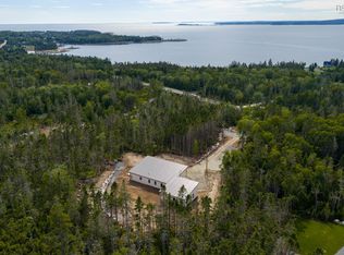 9241 Peggys Cove Rd, Hacketts Cove, NS B3Z 3R2