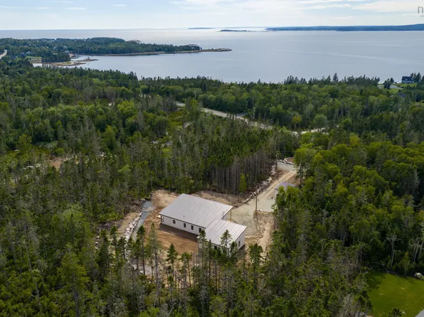 9241 Peggys Cove Rd, Hacketts Cove, NS B3Z 3R2