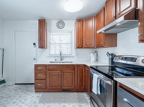 224 Adams St — Photo 3