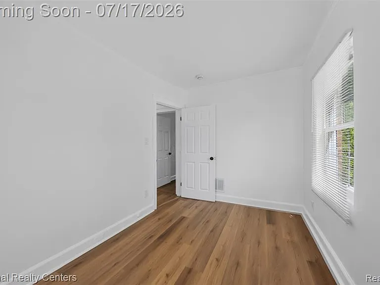 13527 Winthrop St — Photo 24