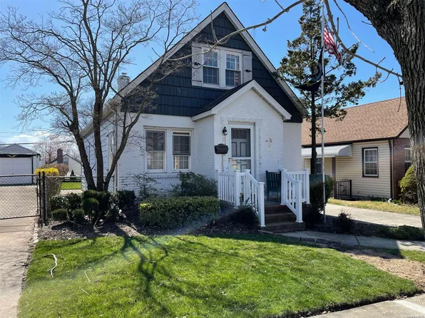 174-40 Pidgeon Meadow Road, Flushing, NY 11365