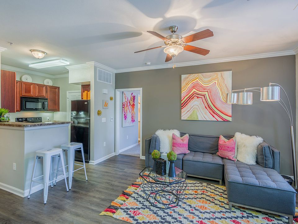 Spacious Living Room and Kitchen