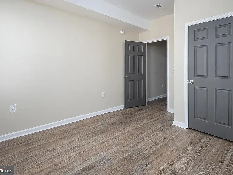 2444 Druid Hill Ave — Photo 14
