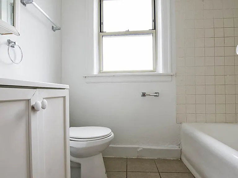 8253 S Ingleside — Photo 7