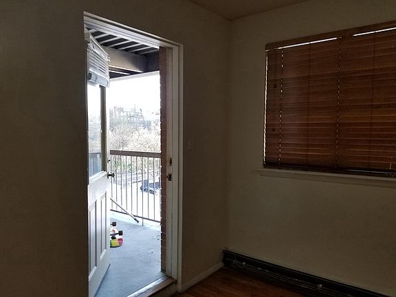 4th image of 111 Dahlgren Pl APT 3B