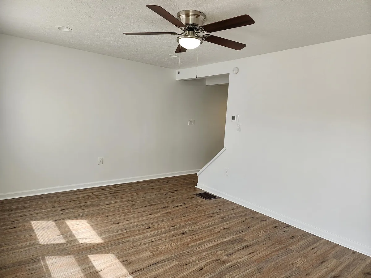 Building Photo - 3707 W 8th Ave